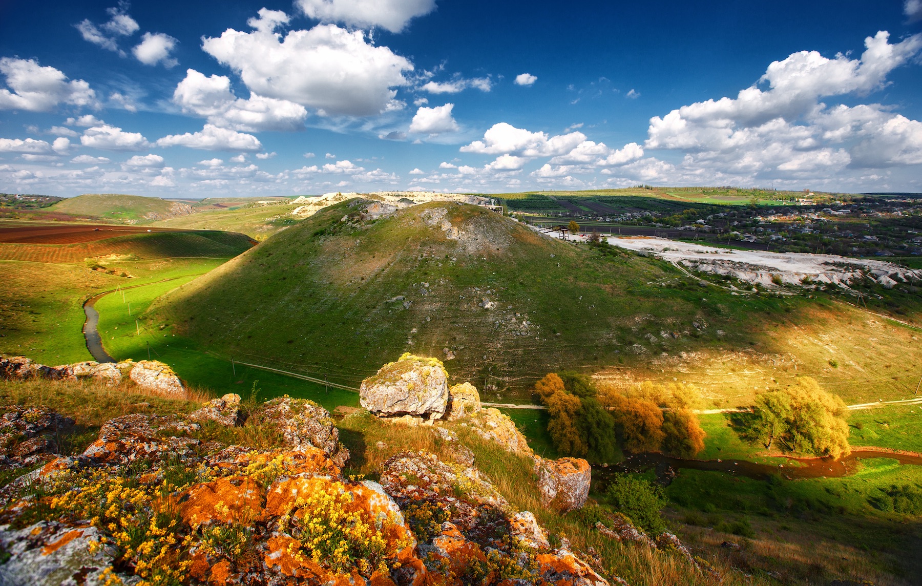 100 холмов. Холмы Молдавии. Баланешты гора Молдавия. Молдова природа холмы. Мэгура холм в Молдове.